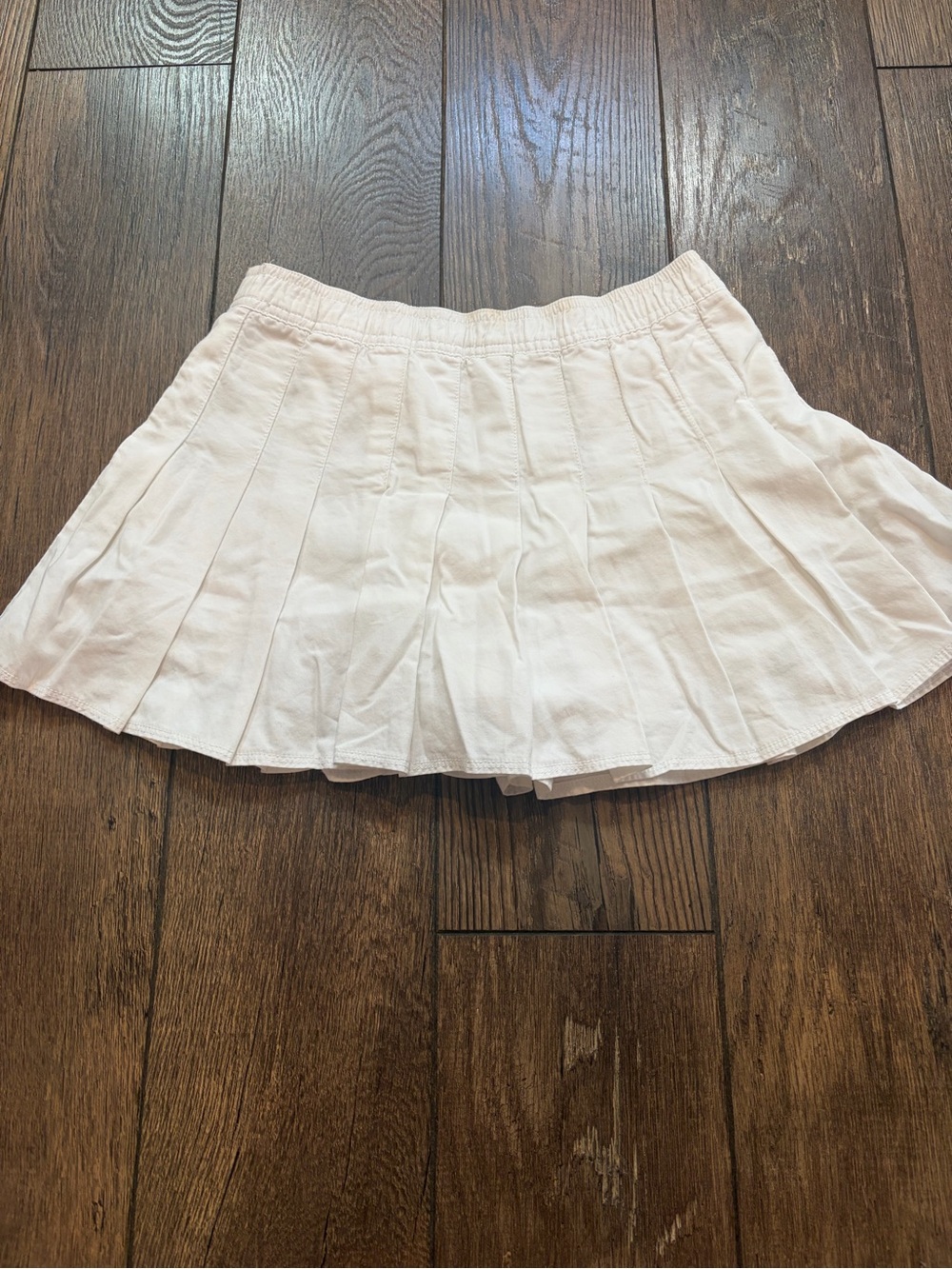 Women's White Pleated Skirt